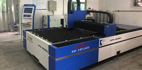 河源制造中心钣金部门的雷射切割机