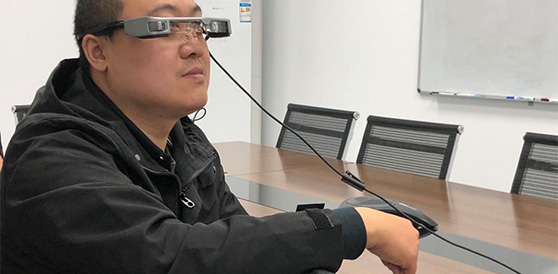 EPSON的AR眼镜相当轻巧